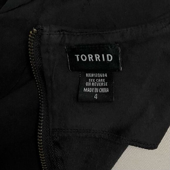 Torrid Black Faux Suede Studded Neckline Sleeveless Peplum Top Sz 4X - Picture 9 of 12